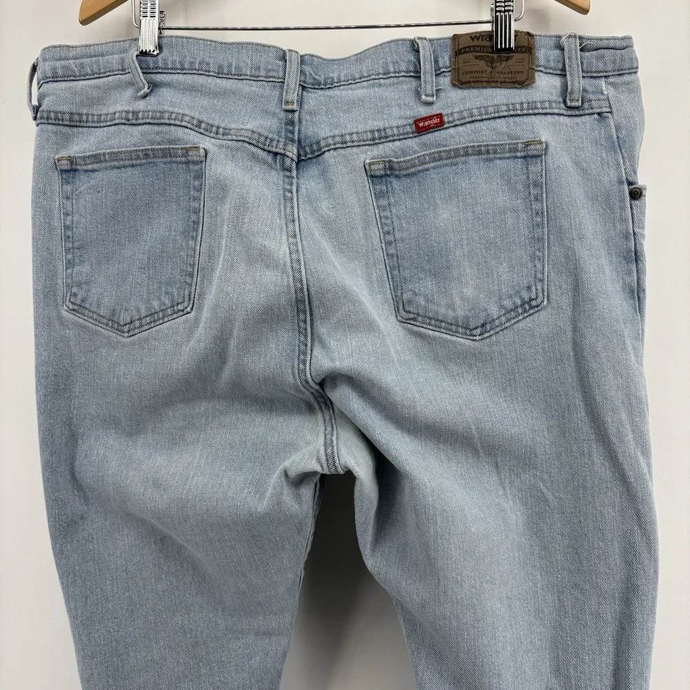 Wrangler Men's‎ 42X28 (Tag 44X30) Jeans Vintage Flex Fit Waist Light Blue STAIN